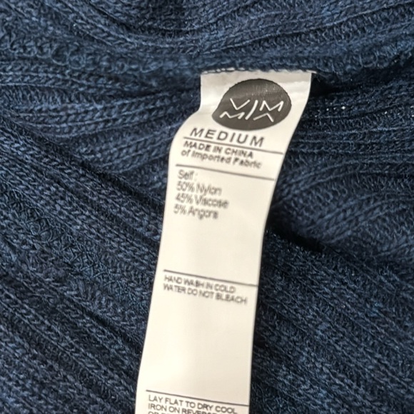 Woman’s top - Picture 6 of 9